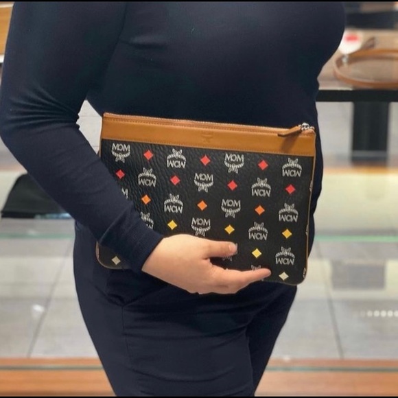 Limited stock! Price firm! MCM medium size crossbody pouch $480+ tax - Picture 9 of 12